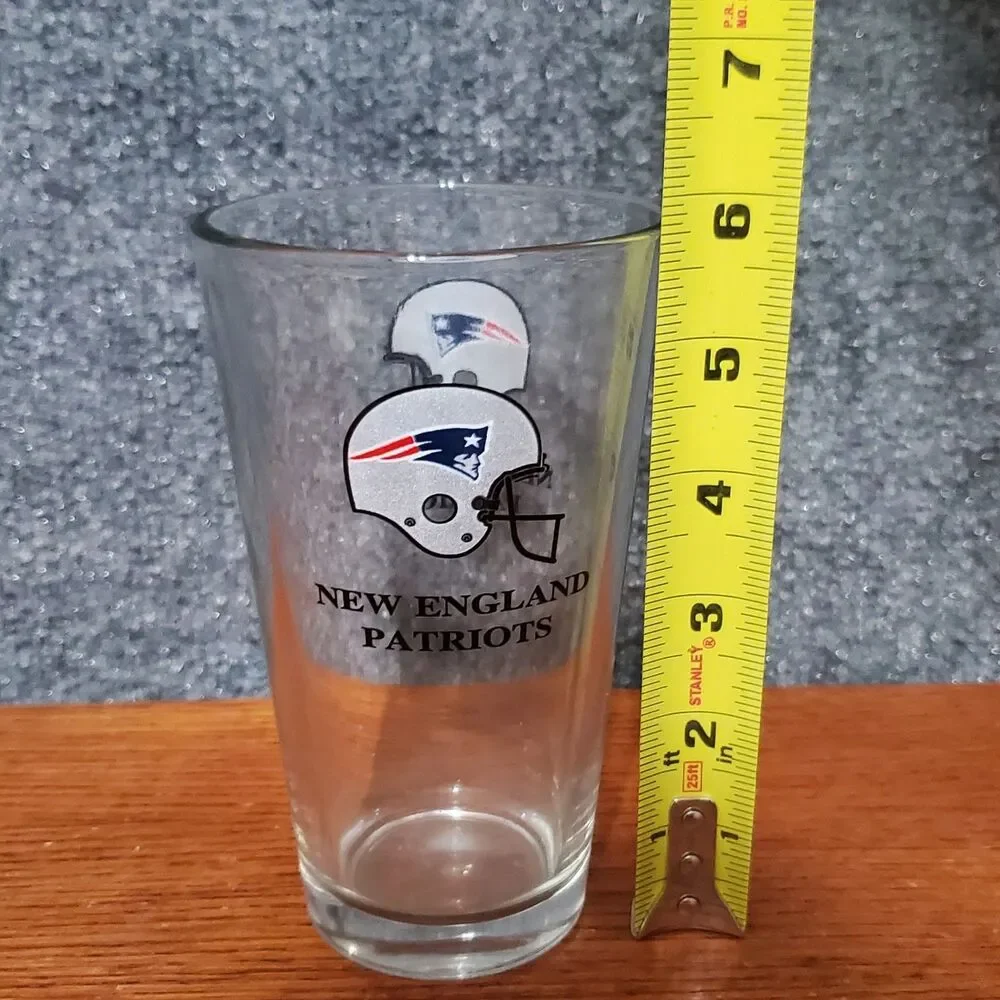 New England Patriots Pint Glass NFL Helmet Logo Spellout Barware Man Cave Party